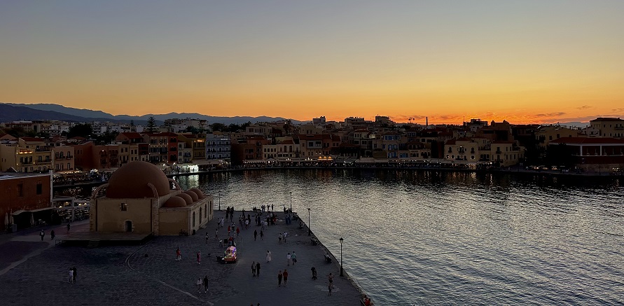 MAKE YOUR CUSTOM ESCAPE